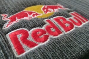 Gestickte Team Rider Beanies mit Red Bull Logo für Skateboard- und BMX-Teams